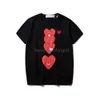 2024SS Play Fashion Mens Therts Designer Red Heart Shirt عرضة طريدة قطنية قصيرة الأكمام قصيرة الأكمام الصيف أحجام آسيوية