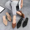 Hausschuhe Modische koreanische Version mit spitzen Zehen und schrägen Absätzen, lässige Hausschuhe für Damen, Gelee-Sandalen, Strandschuhe mit dicken Sohlen, H240306