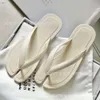 Sapatos casuais de alta versão M6 nicho design dividido espinha de peixe flip flop clip toe chinelos para mulheres sandálias de fundo plano masculinas e femininas em tamanho grande