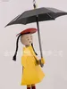 Objets décoratifs Figurines Nouveau personnage tenant un parapluie jaune petite fille mangeoire à oiseaux en métal mangeoire suspendue en plein air artisanat en fer T240306