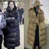 Kadınlar Aşağı Parkas Kore versiyonu Uzun Diz Uzunluk Dişi Li Qin Aynı Gevşek ve Zayıflama Beyaz Ördek Aşağı Kapşonlu Ceket Trendi