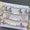 Duoying anpassade namnarmband med fjäril personlig glitter rosa charms typskyltbangles för barn smycken gåva 240301