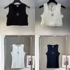 Cropped T-shirts Dames Gebreide tanktop Designer Borduurvest Mouwloos Ademend Gebreide trui Dames Sporttops Zomer Kort Slank 2024