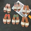 Stijlvolle Designer Dames Slippers LOGO Sandalen LOCK IT FLAT MULE Borduren Reliëf Canvas Muiltje Zomer Luxe Mode Dame Strand outdoor Platte Slippers Espadrilles