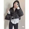 Designer 23 Autumnwinter Collection Miu New Letter Jacquard Flip Collar Down Coat med 90 fleece som fyller liten kort stil, Super Beautiful Zyh1