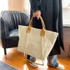 Bolso de diseñador superior Bolso de playa para mujer Productos calientes Nuevo Bolso de lona con bordado de perlas de lujo de gran capacidad para mujer Bolso de compras con cadena de moda clásica de sentido senior