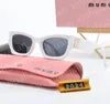 Den kända designern Mui Mui designer coolt UV-skydd för män och kvinnor och flerfärgade valfritt solglasögon slitage och reser absolut kontinuerlig färgglada