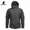 Jaquetas masculinas MEGE Camuflagem Militar Fleece Jaqueta Tática Homens À Prova D 'Água Softshell Windbreaker Inverno Exército Com Capuz Casaco Caça Roupas