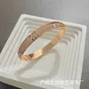 Designer Tiffay High Version V Gold CNC Roman Digital Armband med full diamantljus lyx och avancerad känsla