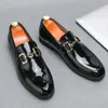 Мужские лоферы из искусственной кожи с металлической пряжкой и украшением, однотонная деловая официальная мужская обувь на низком каблуке