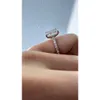 Anello di fidanzamento con diamante da laboratorio a taglio radiante da 3,22 ct con anello di proposta scintillante con alone nascosto 100% fatto a mano Personalizza
