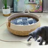 Summer Cat Bed Woven Borttagbar klädsel Sleeping House Scratch Floor Rattan Wearresistant Washable Pet Supplies 240304