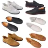 Swobodne buty do męskiej wiosennej wiosennej trendu wszechstronne buty online dla męskich miękki oddychanie skórzane buty brązowe czarne czarne