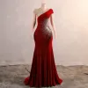 Nya ankomst Red Formella aftonklänningar 2024 Sheer Cap Hylsa Beadings Sequins Long Party Prom Gowns For New Years Dress BM3508
