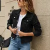 2023 Donna Giubbotti di jeans corti Moda femminile Casual Manica lunga Risvolto Tasca con bottoni solidi Giacca di jeans sottile Autunno Inverno Cappotto 240229