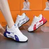 Couple de femmes léger en léger Nouveau 2024 Automne / hiver polyvalent Slimming Leather Casual Sports Moms Chaussures 296