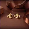 Designer Stud Earring Letter V Stud Earing Luxe Vrouwen Mode Hoepel Sieraden Metalen V Oorbel asffvcx zeer goede 240306