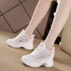 Scarpe da donna piccole scarpe bianche con suola spessa 2024 scarpe estive sottili e traspiranti in rete scarpe sportive casual da donna alla moda