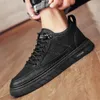 Herrskor 2024 Spring New Low Top Trendy Leather Shoes Mens brädskor förtjockade mångsidiga skor Mens Anti Slip Sports Shoes