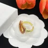 Ring Valentinolies Designer Dames Topkwaliteit Met Doos Ring Sieraden Letter V Sieraden Messing Materiaal Set Met Champagne Steen Letter Verstelbare Opening Ringen 2024