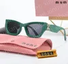 유명한 디자이너 Mui Mui Designs 남성과 여성을위한 멋진 야외 UV 보호 및 다색 선택 선글라스 마모 및 여행 절대 연속 화려 함