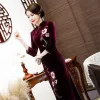 Sukienka Purple Cheongsam Tradycyjne chińskie noworoczne sukienki Bransoletka Kobiety Długie aksamitne qipao długie rękawie haft kwiatowy