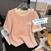 Fransk stil kortärmad t-shirt för kvinnors sommar 2024 Ny designkänsla, nischis silkesproppande rosa topp