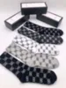 Designer Socks Superior Men Solid długie skarpetki Oddychaj grube skarpetki marszarne miękkie białe czarne skarpetki skarpety noś wygodne ciepłe skarpetki