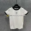 Eenvoudig borduurwerk gebreid zwart wit met korte mouwen, bijpassende gebreide kleding Klassiek casual gebreid T-shirt Zomer ademende T-shirts