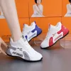 Couple de femmes léger en léger Nouveau 2024 Automne / hiver polyvalent Slimming Leather Casual Sports Moms Chaussures 296