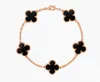 Bracelet en V avancé et exquis trèfle à quatre feuilles bracelet à cinq fleurs pour femmes bracelet en agate rouge en or 18 carats bracelet de streaming en direct de célébrité sur Internet de luxe léger