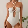 Kvinnors badkläder Solid Color White One Piece Swimsuit Kvinnor Hög midja Hålig ut Suspender Backless Bikini Summer Beach Bathing Suit 2024