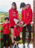Familjsmatchande outfitkläder vinterrock mamma och dotter full ärm röd svart4772052