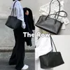Raden handväska slät läder lyxiga kvinnor designer väskor axel rem blixtlås stängning underarm med låda