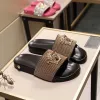 세련된 트렌디 한 브랜드 남성 및 여성 샌들, 커플 슬리퍼, 3 차원 페인트 헤드 인쇄 가죽 해변 신발