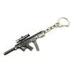 Porte-clés en gros 50pcs / lot modèle de pistolet de jeu porte-clés en alliage métallique anneaux porte-clés taille 6cm blister carte chaînes de paquet drop deliv dhjqh