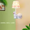 Lâmpada de parede LED Cartoon Children's Room Simple Resin Warm Bedroom Tecido Iluminação