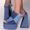 Mulheres famosas Sandálias de plataforma de Londres 140 mm Bombas Itália Boca de peixe Peeps Toes Ankle Strap Denim Designer Festa de casamento Salto grosso Salto alto UE 35-43