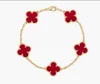 Bracelet en V avancé et exquis trèfle à quatre feuilles bracelet à cinq fleurs pour femmes bracelet en agate rouge en or 18 carats bracelet de streaming en direct de célébrité sur Internet de luxe léger