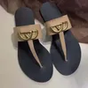Slippers sandalen luxe designer pantoffels dames zomer nieuwe gouden gesp platte schoenen slippers casual platte hakken dames outdoor strandschoenen