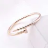 Designer skruvarmband för kvinnormmen mode lyxiga smycken Bangle Armband Rose Gold Silver Titanium Steel Diamond Bangles Nagelarmband för män Kvinnor 16