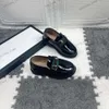 Frete grátis menino tênis casual sapatos bordado web lona mocassins sandália de lona g intertravado pricetown mocassin fita cinta criança criança vestido sapatos