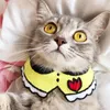 犬のアパレル漫画猫バンダナビブスカーフカラー調整可能なペットかわいいハートネッカーチャイフ防水唾液タオル猫の子犬のための唾液タオル