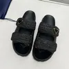 Designer Sandal Woman Beach Slippers virkning Slides Black Platform Wedges Straw Form Form Slipper Summer Flat Comfort Straps Pantoufle