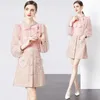 Abiti casual Abito in tweed rosa Donna Elegante lusso Primavera e autunno Maglia con paillettes Piccolo fiocco profumato Cena di alta qualità