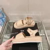 Sandali di lusso firmati parigini donna 2024 Estate Nuovo canale sandalo da donna Casual vacanza al mare Slide trapuntato in pelle pantofola romana ff Scarpe