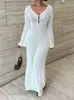 泡立つ白いニットファッションカバーマキシメスシースルーVネックホローアウトビーチホリデーニットウェアバックレスドレス
