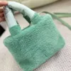 Kvällspåsar Kvinnor Designer Cross Body Full Fur Mini Totes Candy Color Fuzzy Handväskor Crossbody Pures Mu Fluffy Shoulder