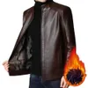 Casaco masculino de couro falso, jaqueta à prova de vento de meia idade com retenção de calor de pelúcia, gola para motocicleta 240229