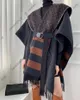 24SS秋の女性ウールオーバーコートデザイナーコート女性クラシックレタープリントウールフード付きマントマントコートレディーロングバットスリーブウールコートケープ